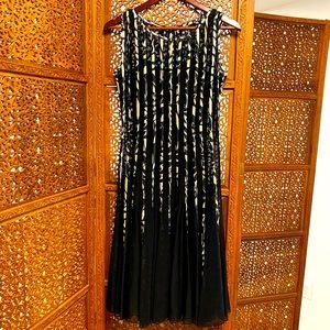 🚺 Xscape black dress with vertical gold details